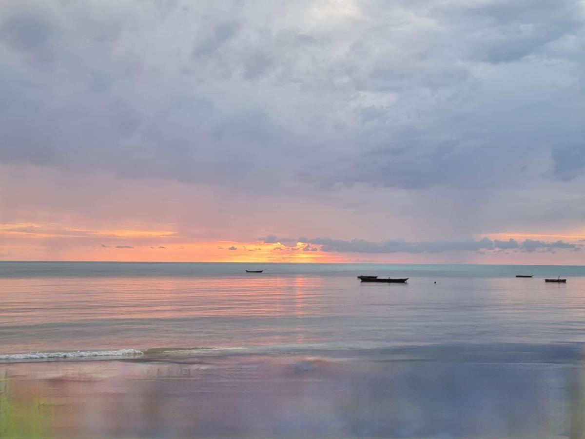 Beachfront Villa Ladha Ya Zanzibar Джамбиани Экстерьер фото