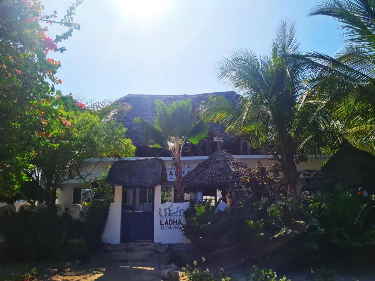 Beachfront Villa Ladha Ya Zanzibar Джамбиани Экстерьер фото