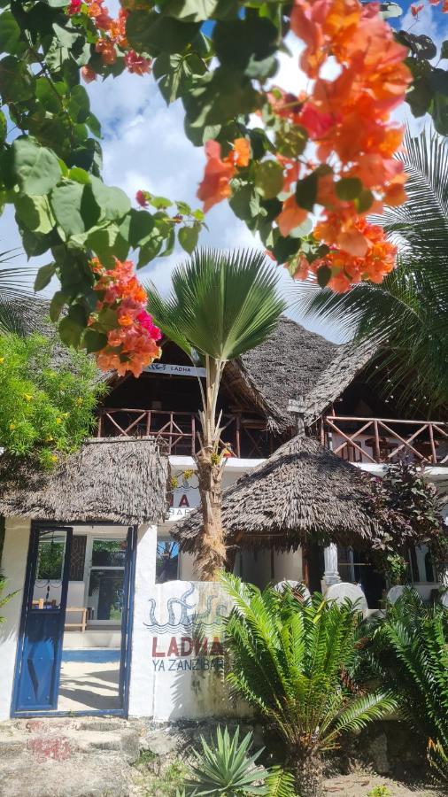 Beachfront Villa Ladha Ya Zanzibar Джамбиани Экстерьер фото