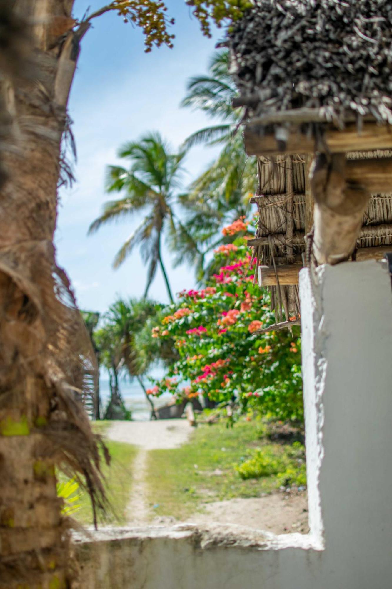 Beachfront Villa Ladha Ya Zanzibar Джамбиани Экстерьер фото