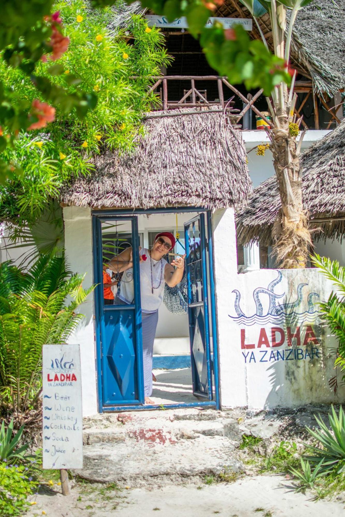 Beachfront Villa Ladha Ya Zanzibar Джамбиани Экстерьер фото